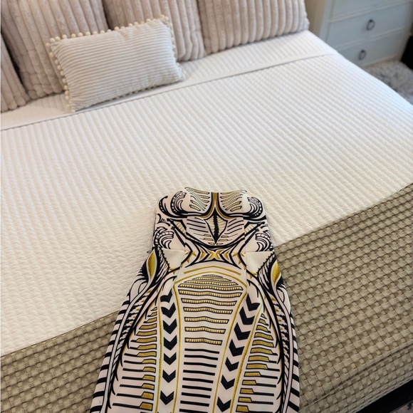 Geometric Patterned Dress - Picture 3 of 3